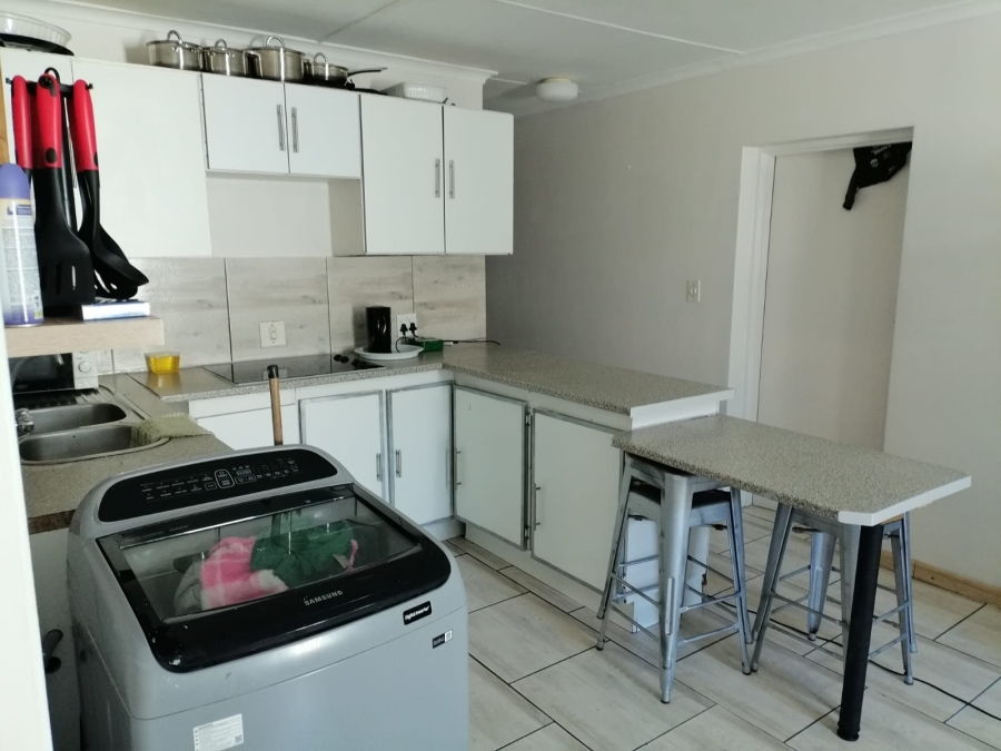 2 Bedroom Property for Sale in Middedorp Western Cape